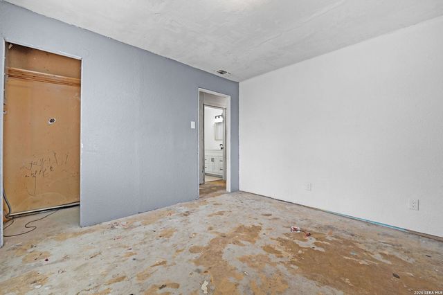 844 County Road 6846, Lytle, TX 78052