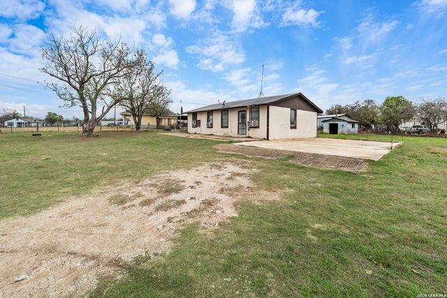 844 County Road 6846, Lytle, TX 78052
