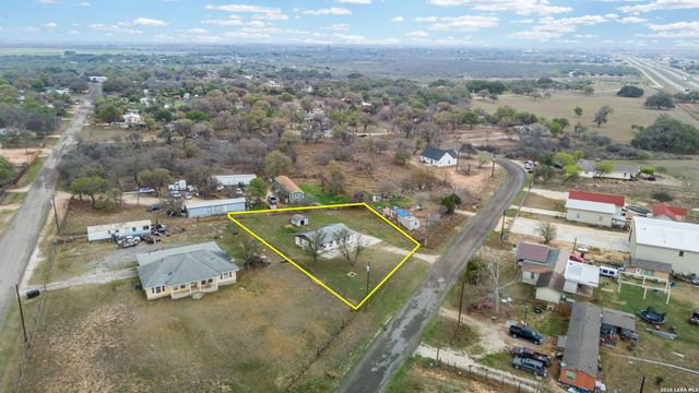 844 County Road 6846, Lytle, TX 78052