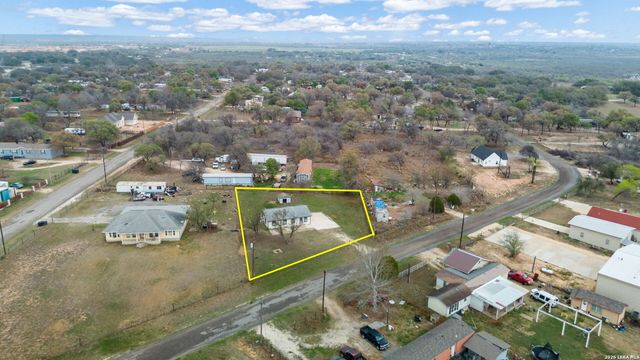 844 County Road 6846, Lytle, TX 78052