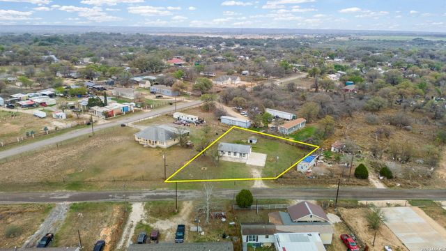 844 County Road 6846, Lytle, TX 78052