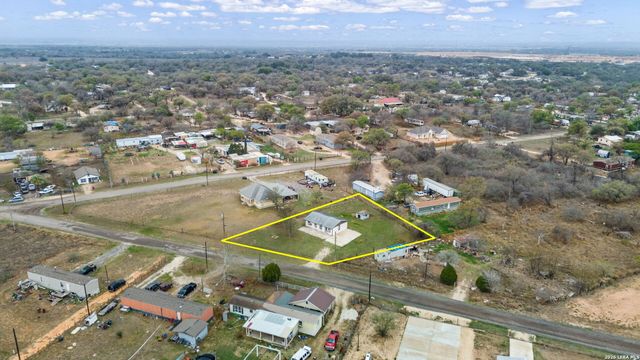 844 County Road 6846, Lytle, TX 78052