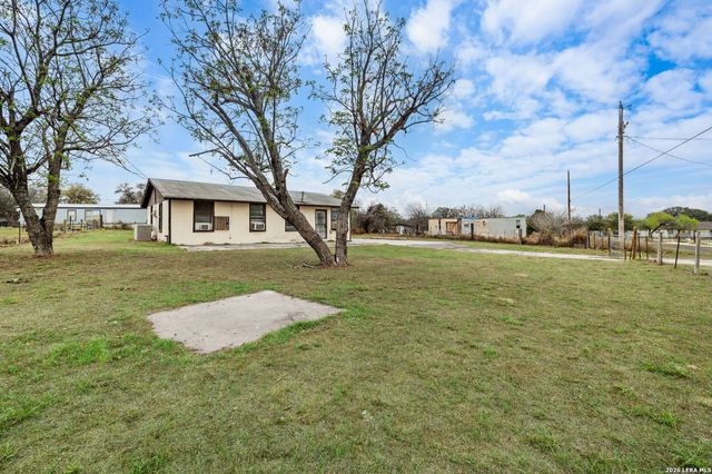 844 County Road 6846, Lytle, TX 78052