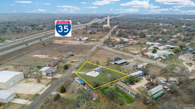 844 County Road 6846, Lytle, TX 78052