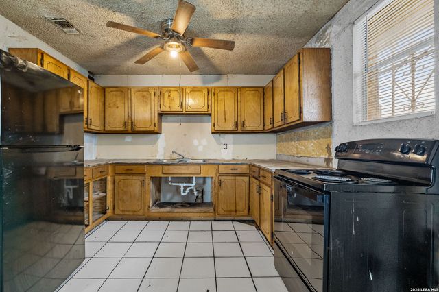 844 County Road 6846, Lytle, TX 78052