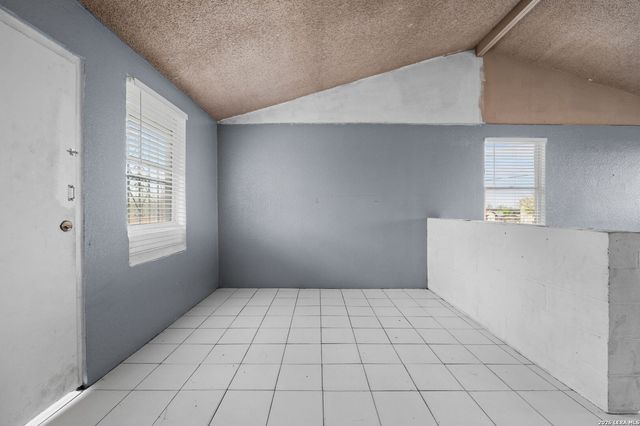 844 County Road 6846, Lytle, TX 78052