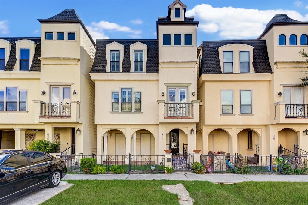2306 Couch Street, Houston, TX 77008