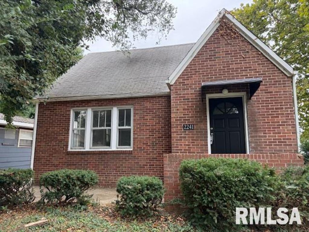 2241 S 12TH Street, Springfield, IL 62703