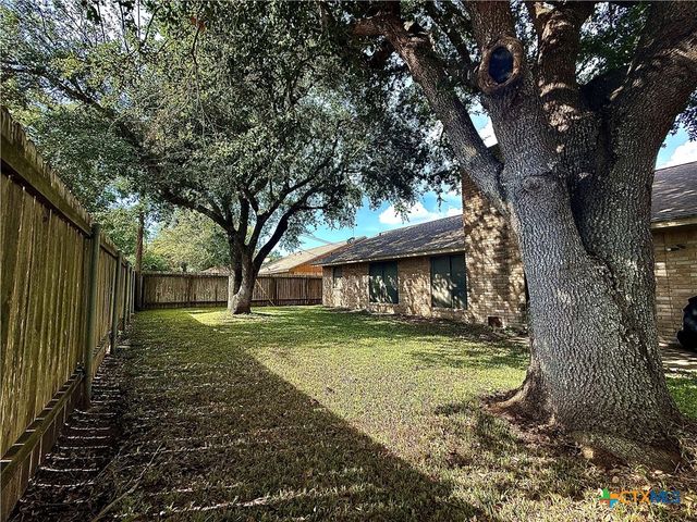 207 Navajo Drive, Victoria, TX 77904