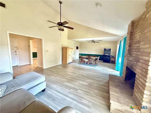 207 Navajo Drive, Victoria, TX 77904