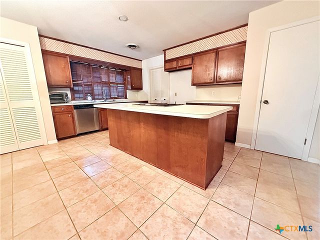 207 Navajo Drive, Victoria, TX 77904