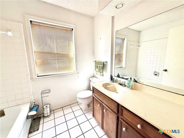 207 Navajo Drive, Victoria, TX 77904