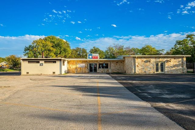 213 Schreiner St, Kerrville, TX 78028