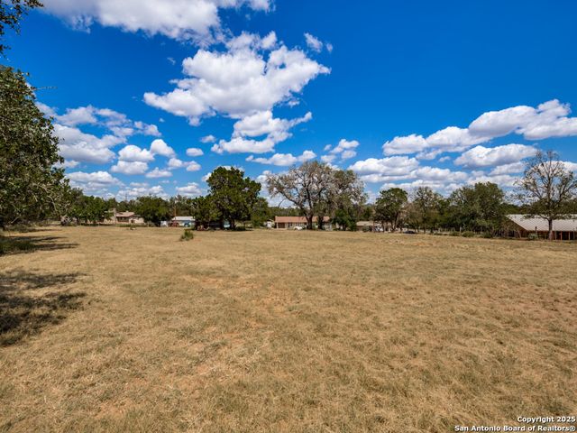 135 Manor, Comfort, TX 78013