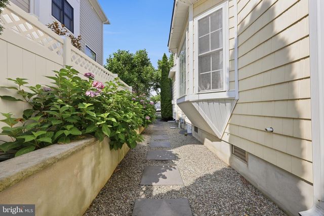 113 N PEMBROKE AVE, Margate City, NJ 08402