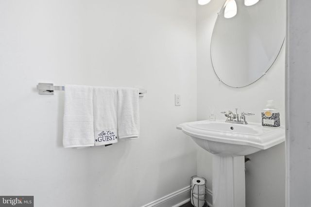 113 N PEMBROKE AVE, Margate City, NJ 08402