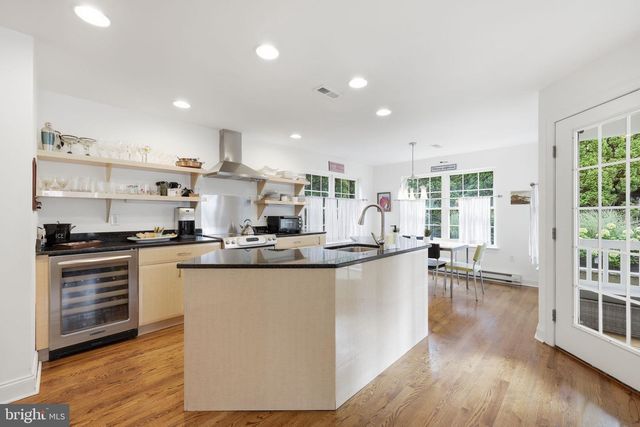 113 N PEMBROKE AVE, Margate City, NJ 08402