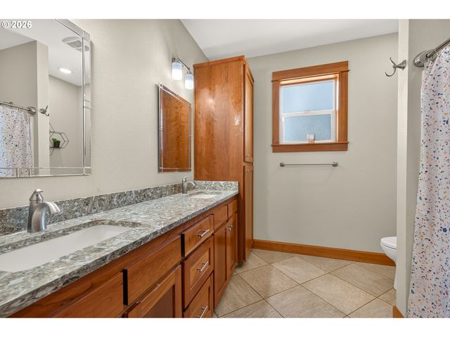 5670 Se RIVERSIDE Dr, Mc Minnville, OR 97128