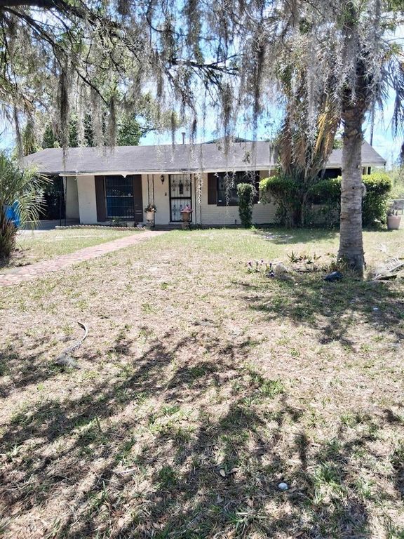Image 1 of property listing at 1621 SE 15TH AVENUE, Gainesville, FL 32641
