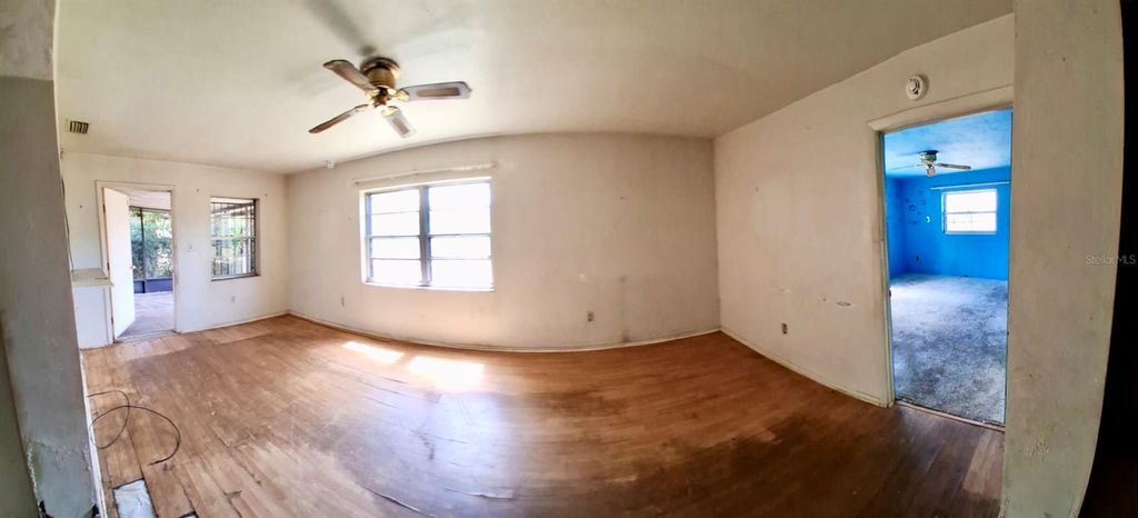 Image 2 of property listing at 1621 SE 15TH AVENUE, Gainesville, FL 32641