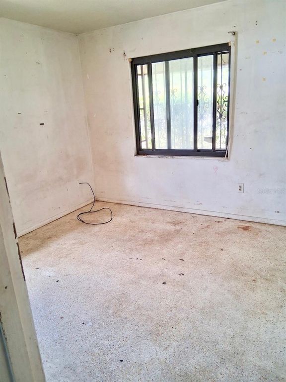 Image 5 of property listing at 1621 SE 15TH AVENUE, Gainesville, FL 32641