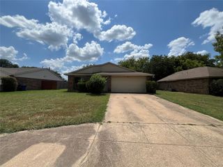 134 London Lane, Glenn Heights, TX 75154