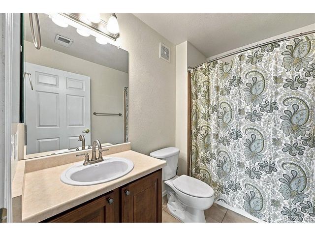 8020 S Algonquian Ct, Aurora, CO 80016