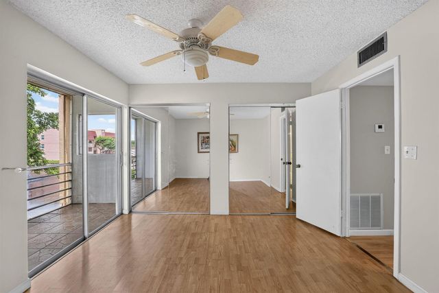 9141 Sunrise Lakes Boulevard 210, Sunrise, FL 33322