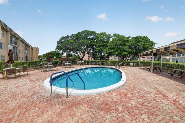 9141 Sunrise Lakes Boulevard 210, Sunrise, FL 33322
