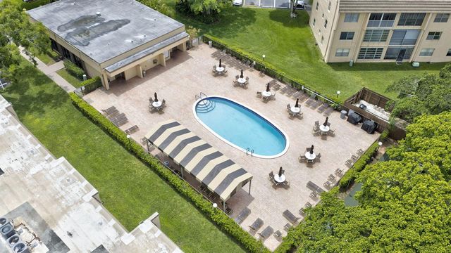 9141 Sunrise Lakes Boulevard 210, Sunrise, FL 33322