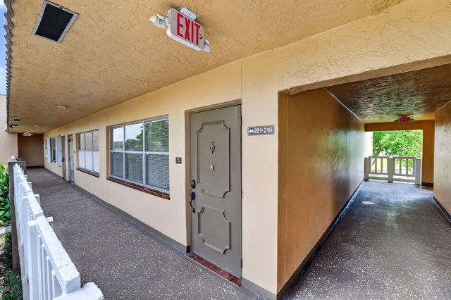 9141 Sunrise Lakes Boulevard 210, Sunrise, FL 33322