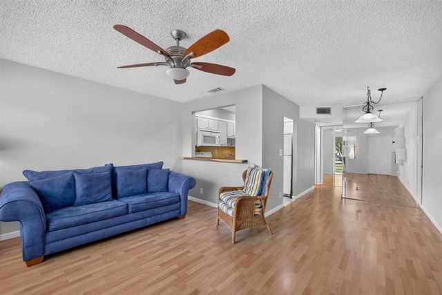 9141 Sunrise Lakes Boulevard 210, Sunrise, FL 33322