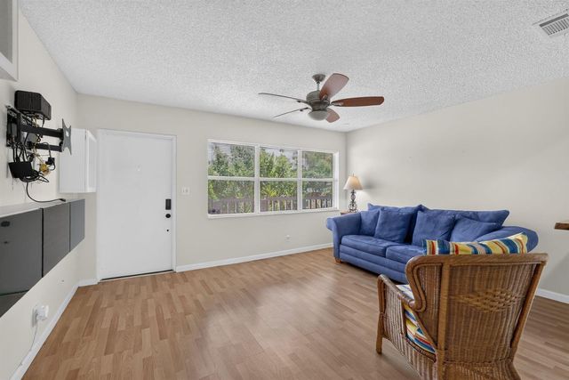 9141 Sunrise Lakes Boulevard 210, Sunrise, FL 33322