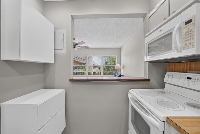 9141 Sunrise Lakes Boulevard 210, Sunrise, FL 33322
