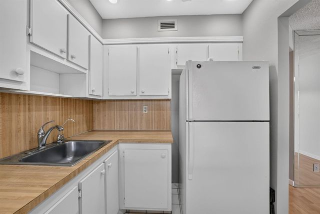 9141 Sunrise Lakes Boulevard 210, Sunrise, FL 33322