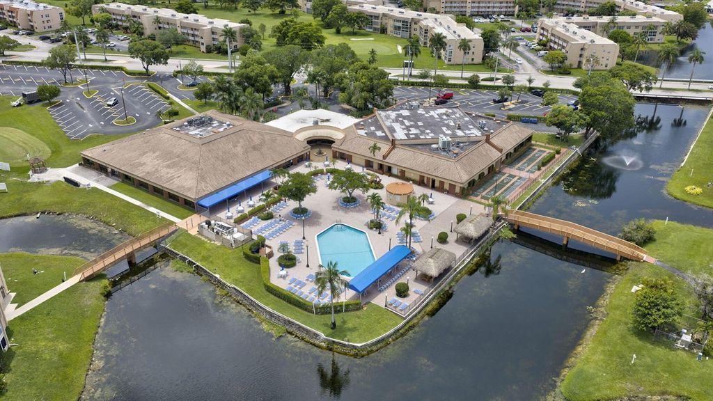 9141 Sunrise Lakes Boulevard 210, Sunrise, FL 33322