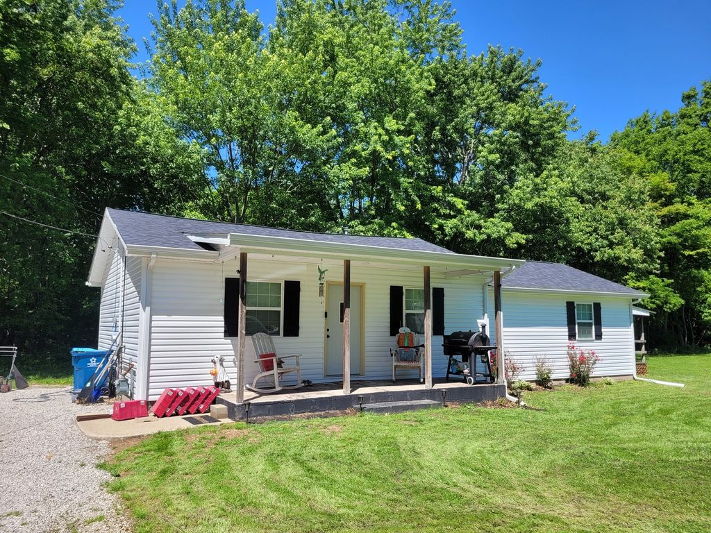 Image 1 of property listing at 1102 Bethel Road, Mt Vernon, IL 62864