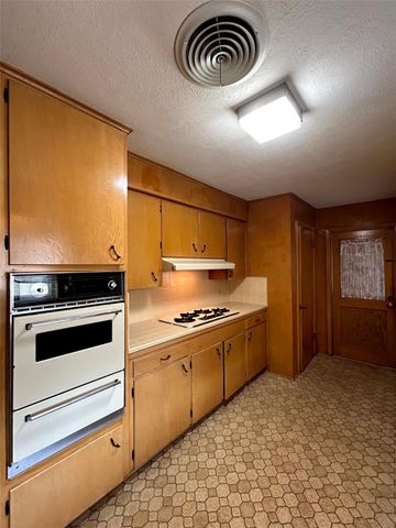 1902 Gillette Street, Baytown, TX 77520