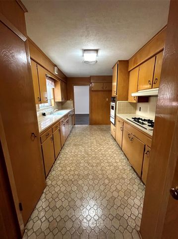 1902 Gillette Street, Baytown, TX 77520