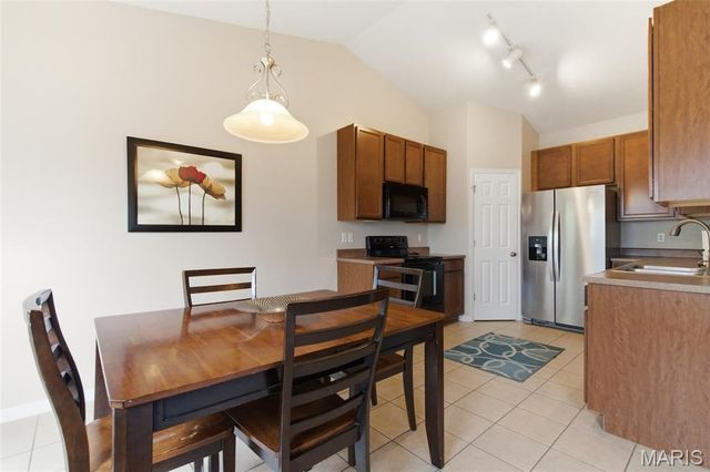 907 Daffodil Trail, O'fallon, MO 63368