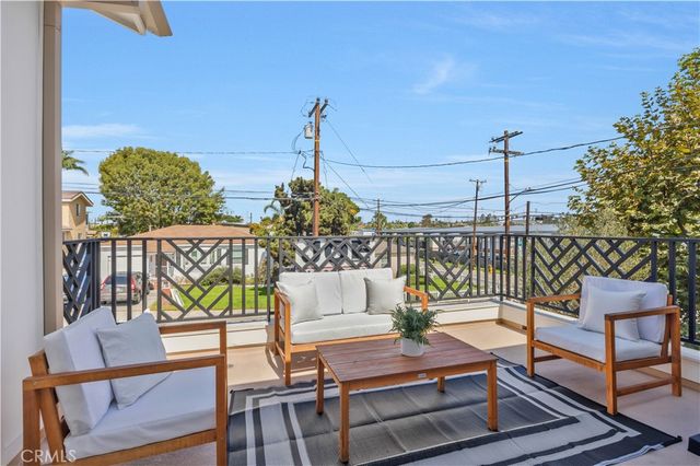 2420 Ives Lane A, Redondo Beach, CA 90278