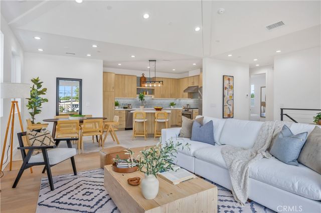 2420 Ives Lane A, Redondo Beach, CA 90278