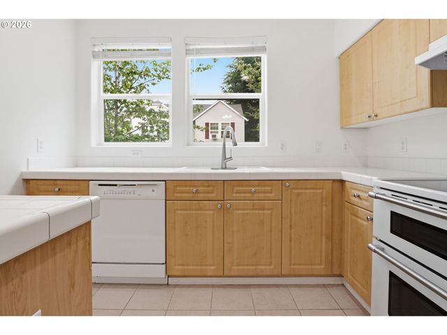 10545 Sw COUGAR Ln, Beaverton, OR 97008