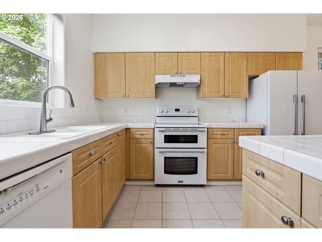 10545 Sw COUGAR Ln, Beaverton, OR 97008