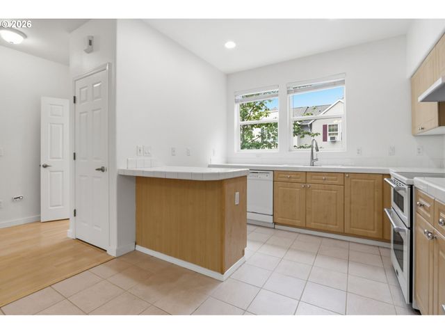 10545 Sw COUGAR Ln, Beaverton, OR 97008