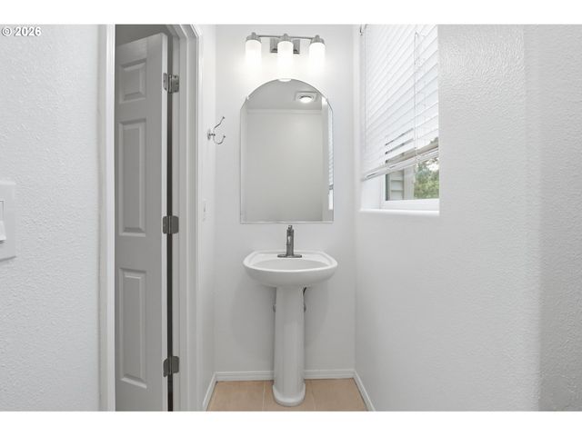 10545 Sw COUGAR Ln, Beaverton, OR 97008