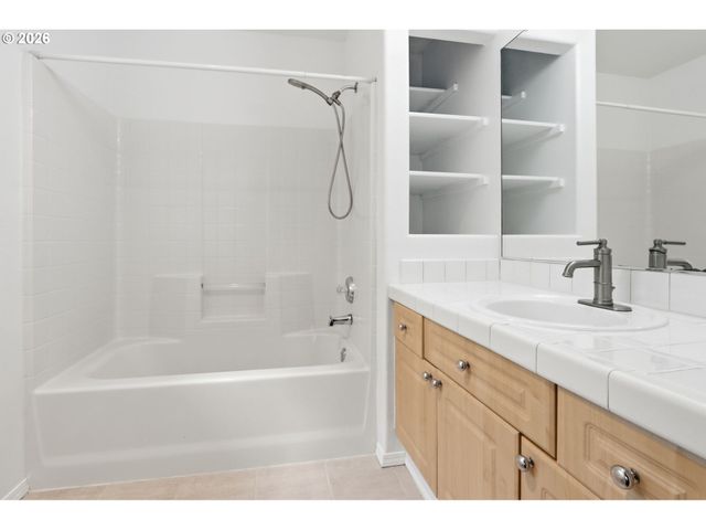 10545 Sw COUGAR Ln, Beaverton, OR 97008