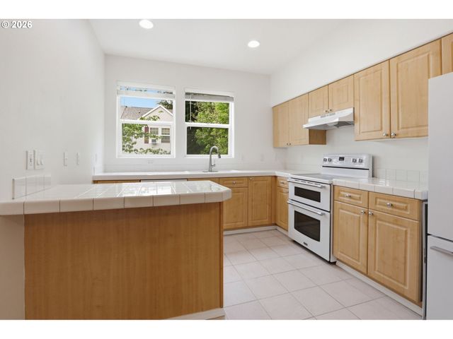 10545 Sw COUGAR Ln, Beaverton, OR 97008