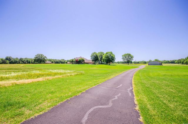 54 Middle Road, Conway, AR 72032