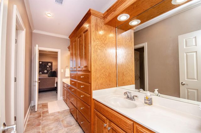 54 Middle Road, Conway, AR 72032